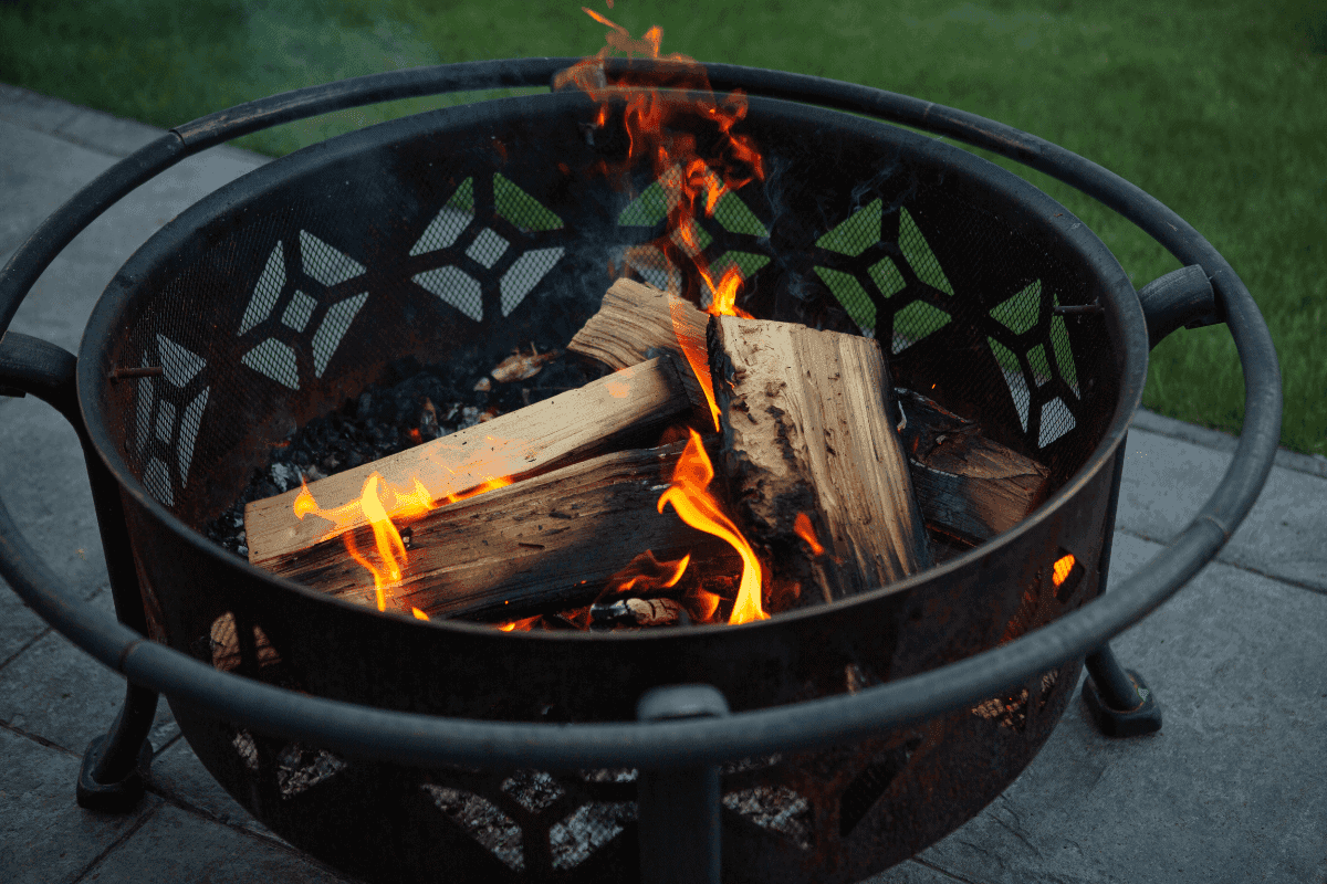 hordozható kerti tűzrakó tál fára