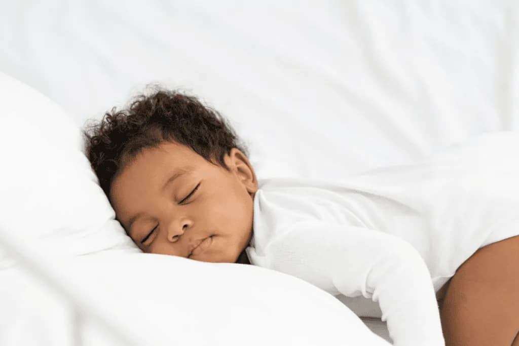 kiságy matrac alvá babával