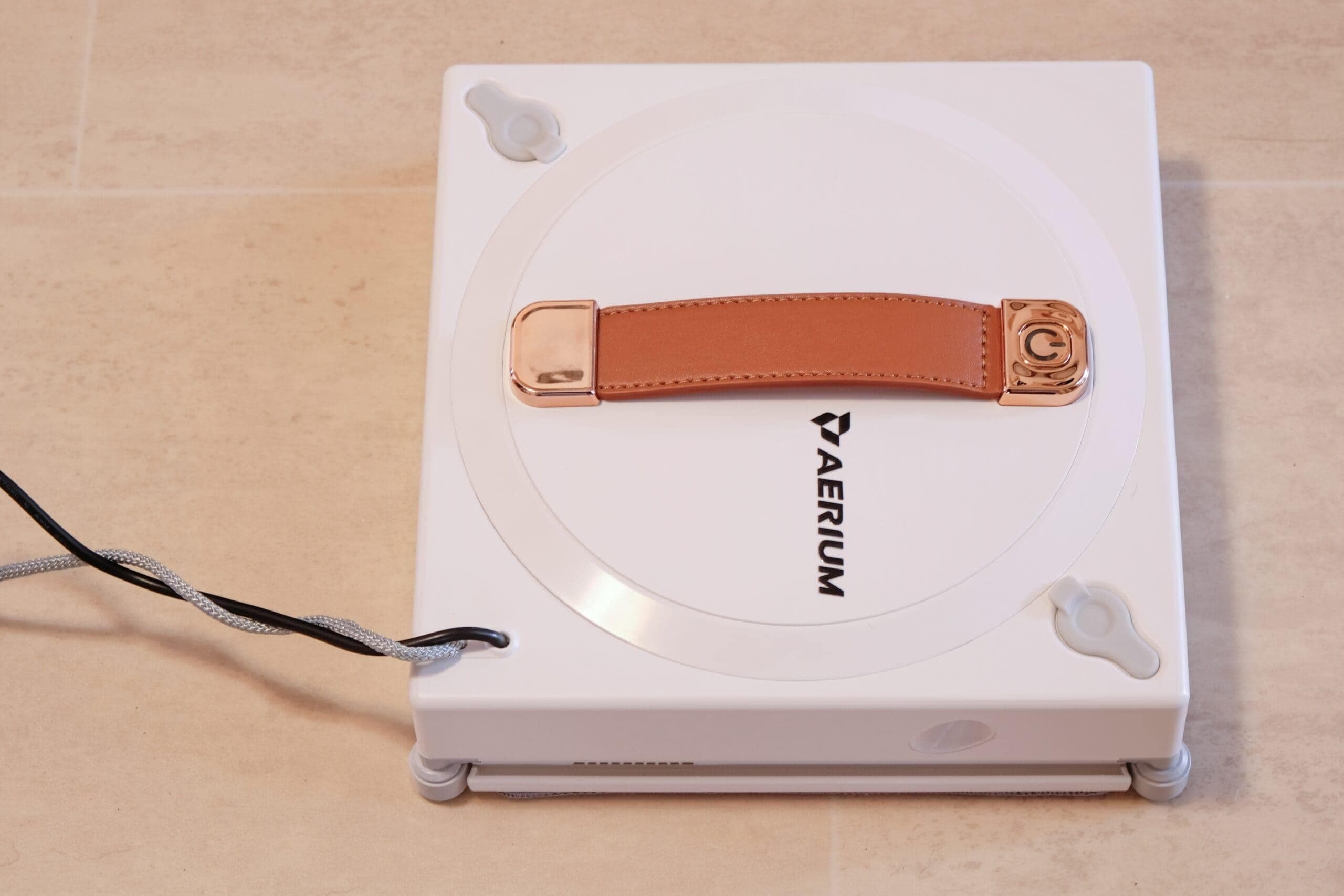 horní strana robotický čistič oken Aerium Dewis SQ572