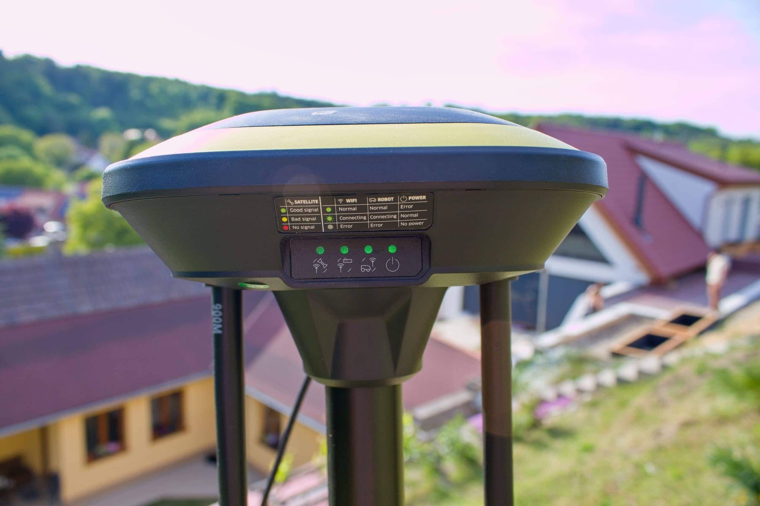 Anténa RTK, robotická sekačka Karcher RCX 6, recenze Testato