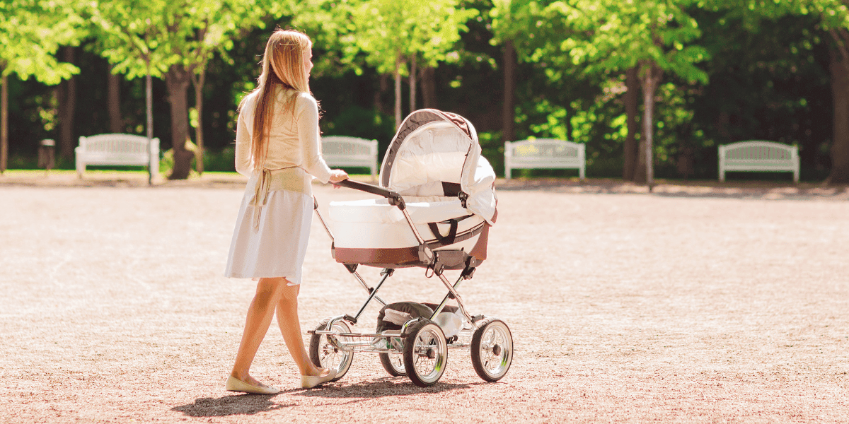 Legjobb kombinált babakocsik–séta a parkban