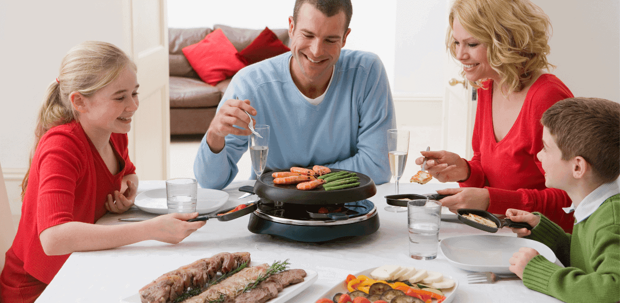raclette grill családi hangulat